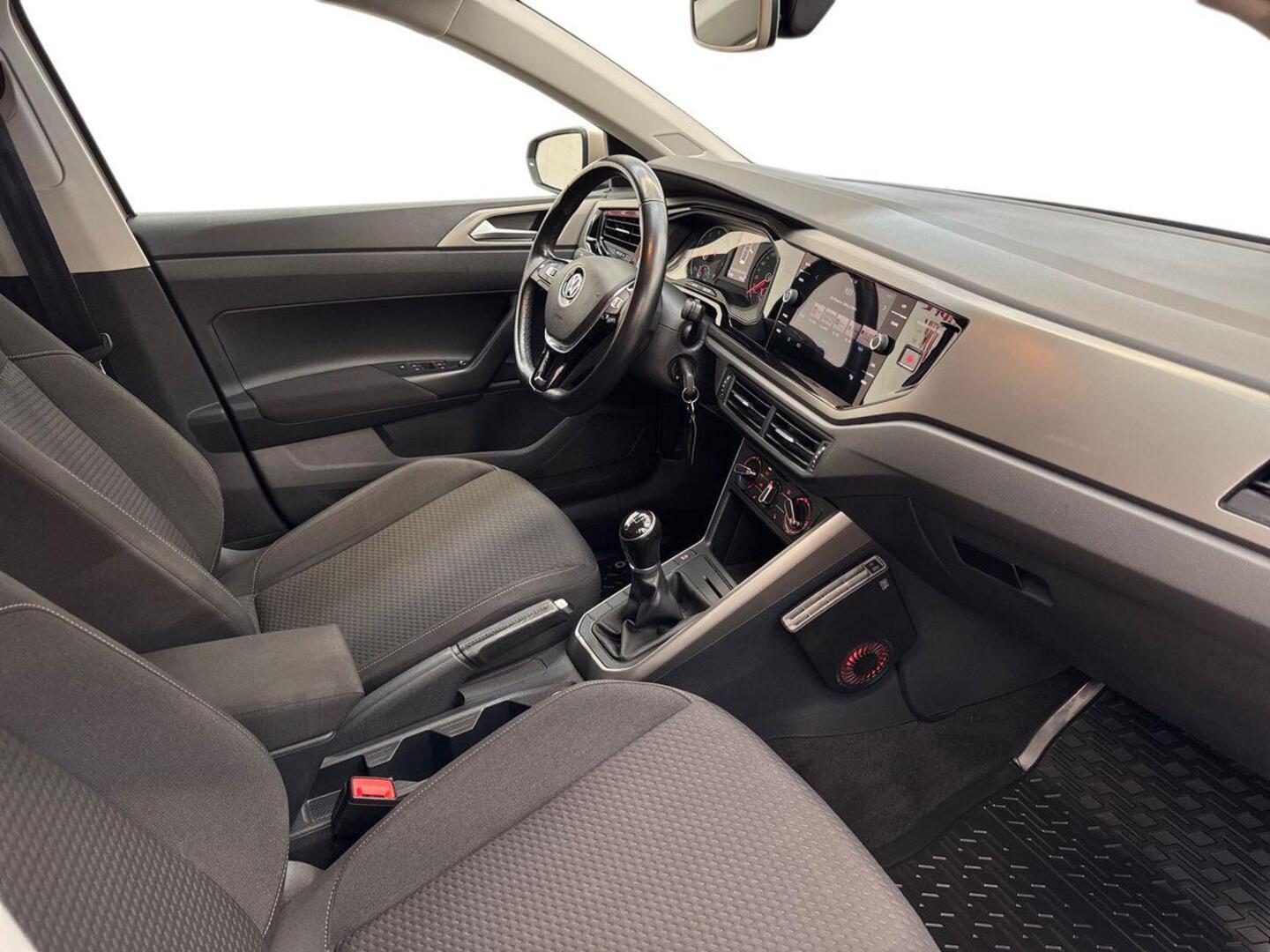 VOLKSWAGEN Polo 9
