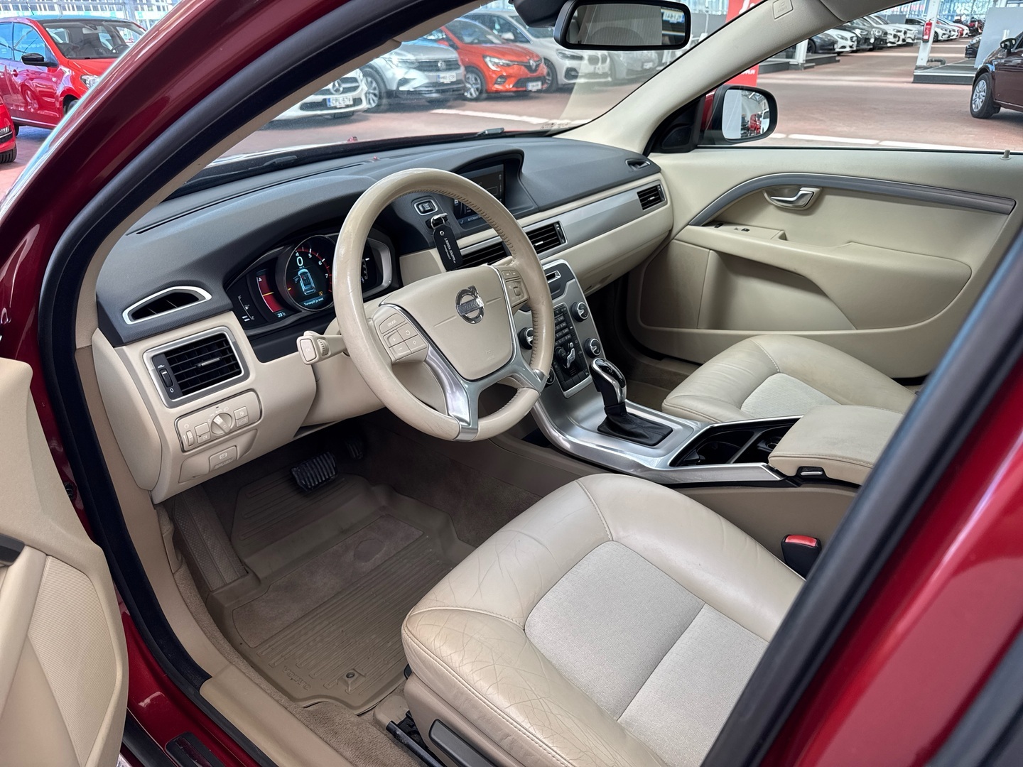 VOLVO V70 10