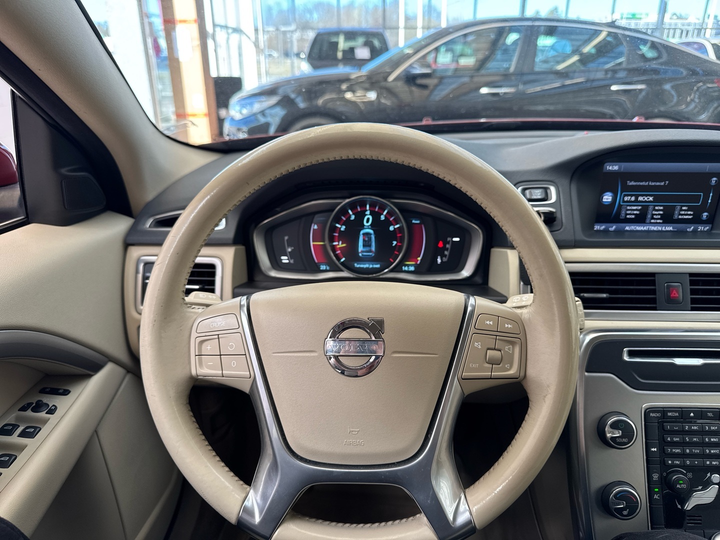 VOLVO V70 11