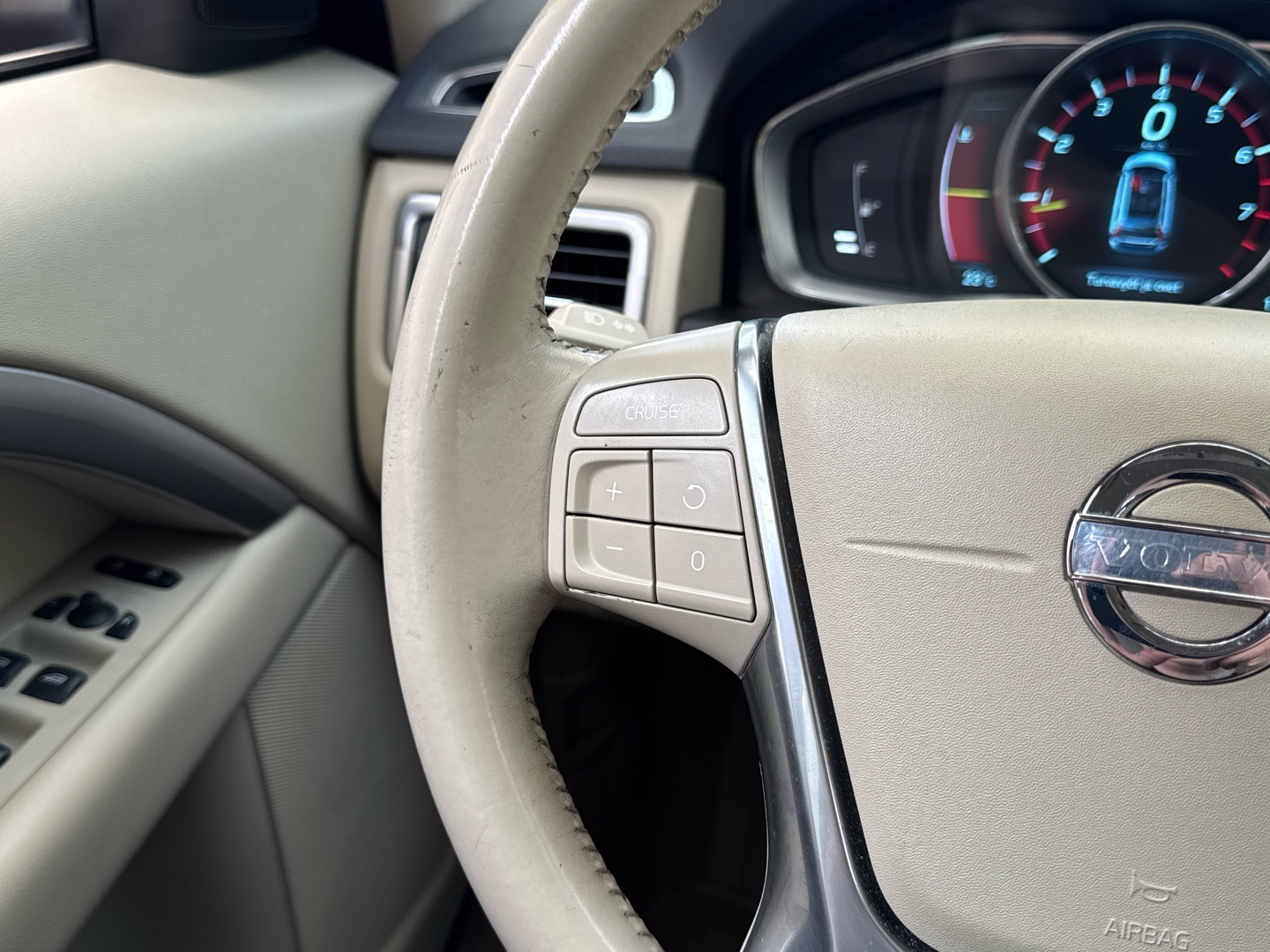 VOLVO V70 12