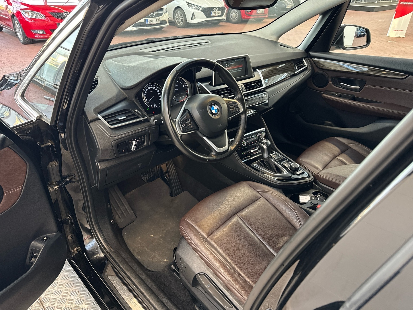 BMW 225 2021