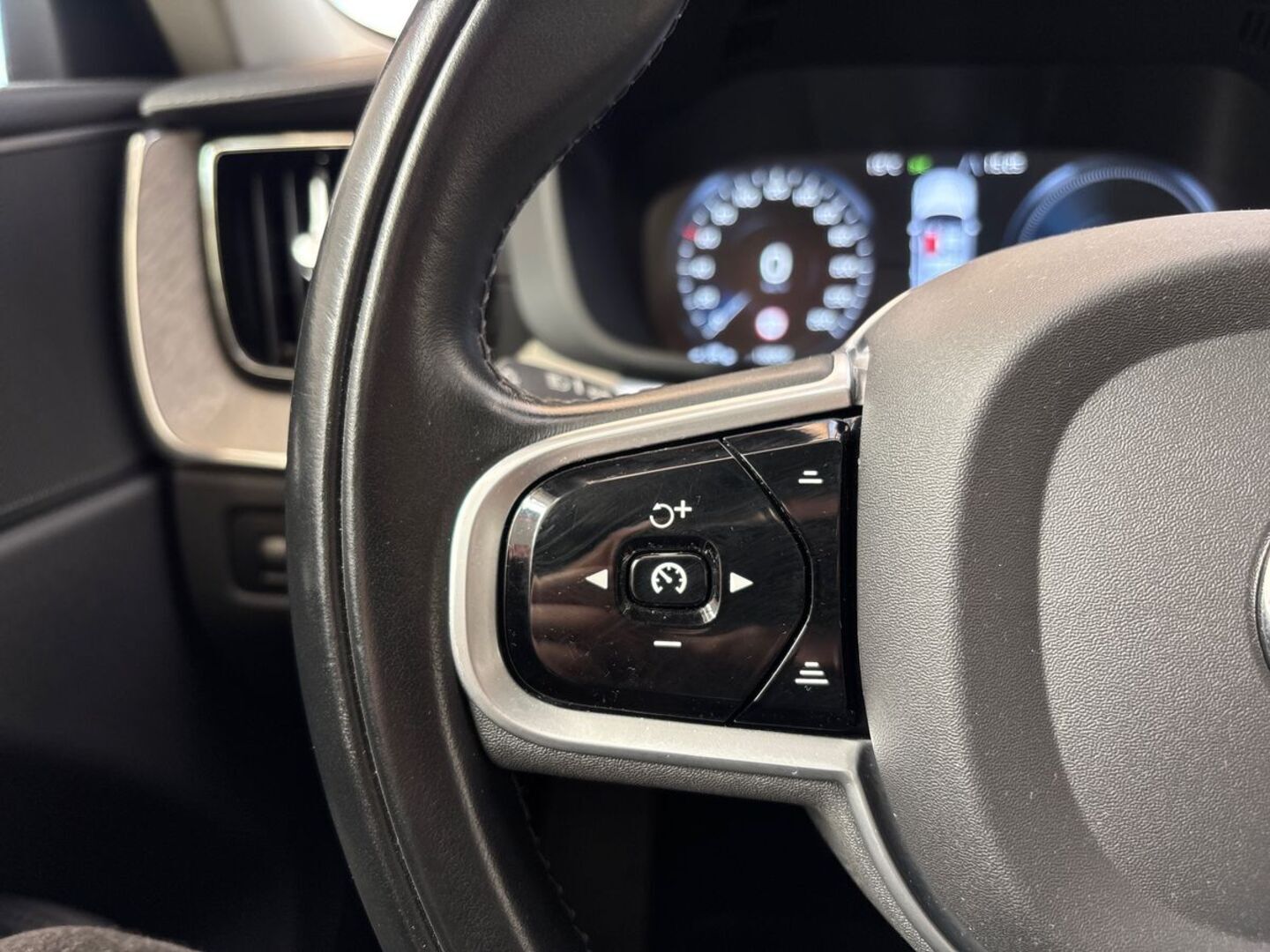 VOLVO XC60 18