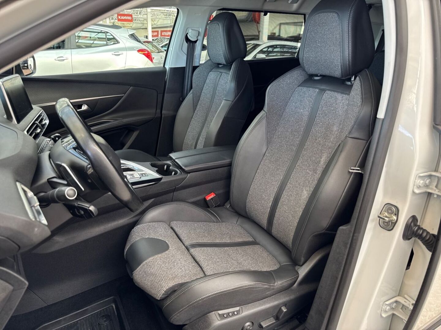 PEUGEOT 5008 2020