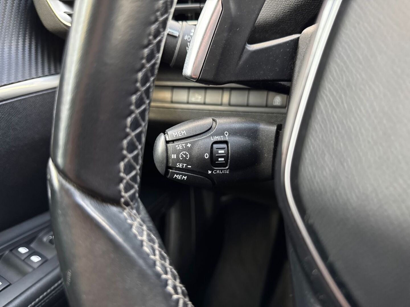 PEUGEOT 5008 2020