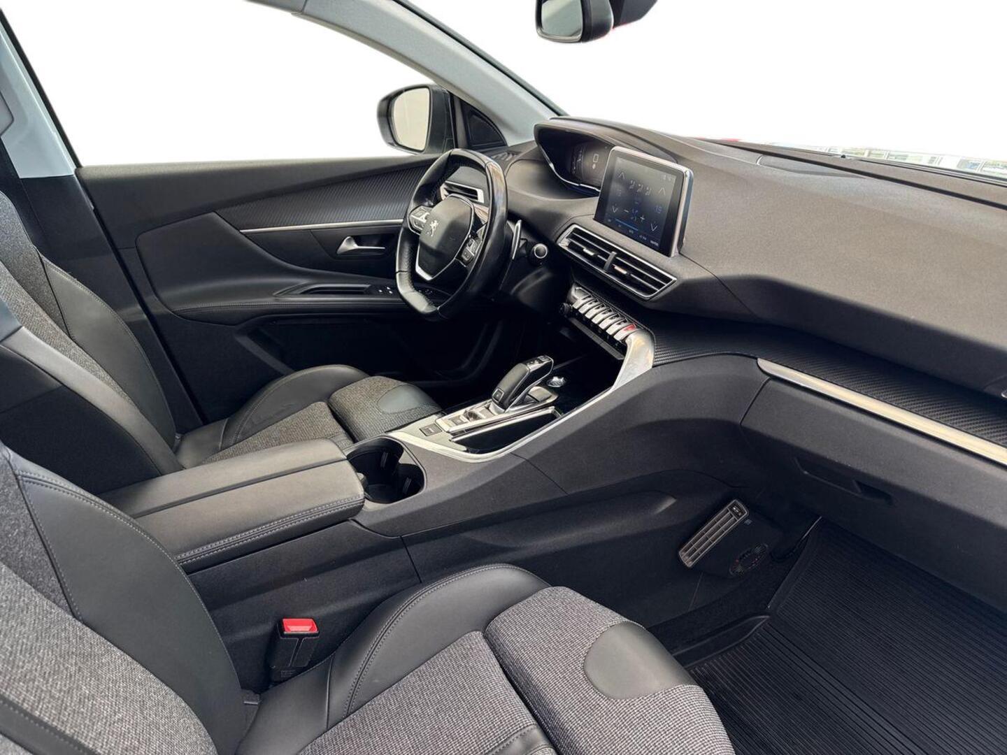 PEUGEOT 5008 2020