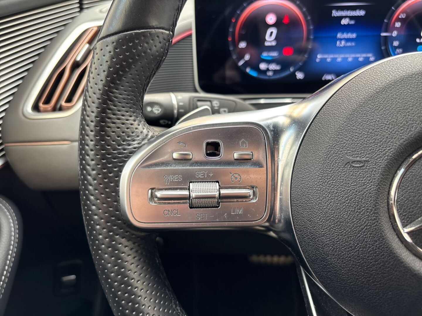 MERCEDES-BENZ EQC 2020