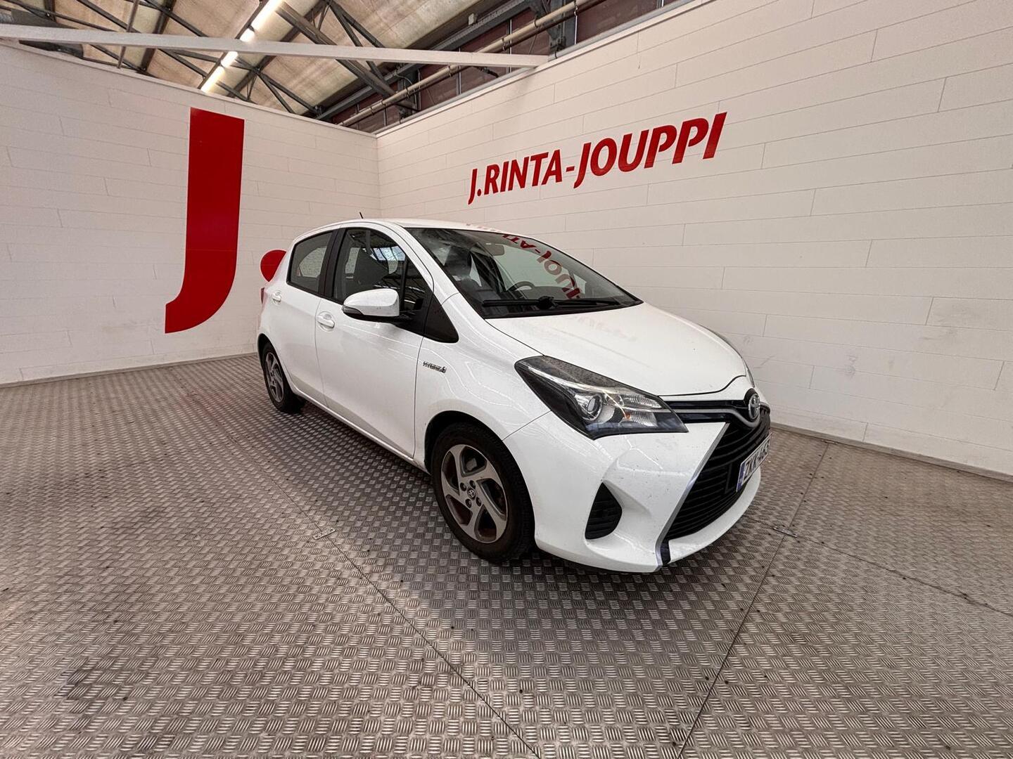 TOYOTA Yaris 2015