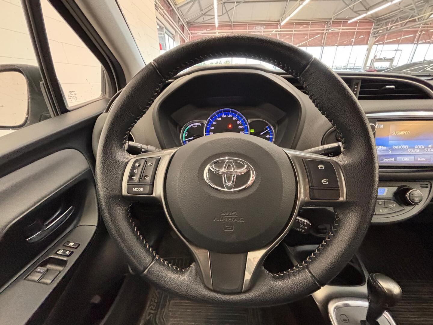 TOYOTA Yaris 2015