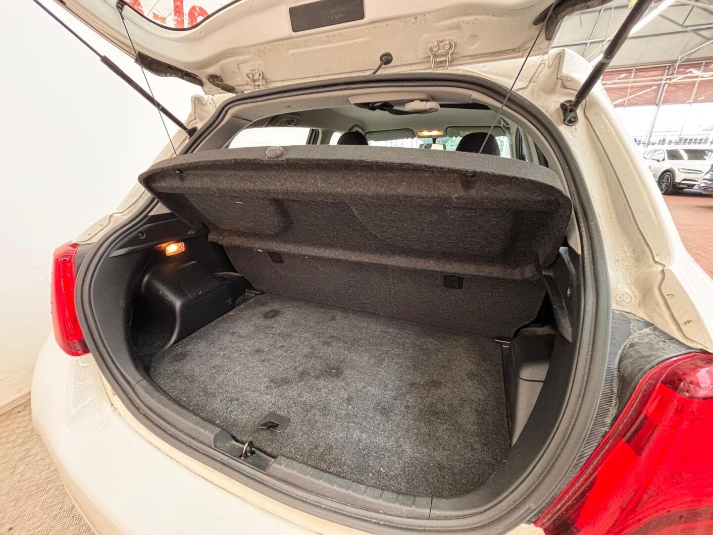 TOYOTA Yaris 2015