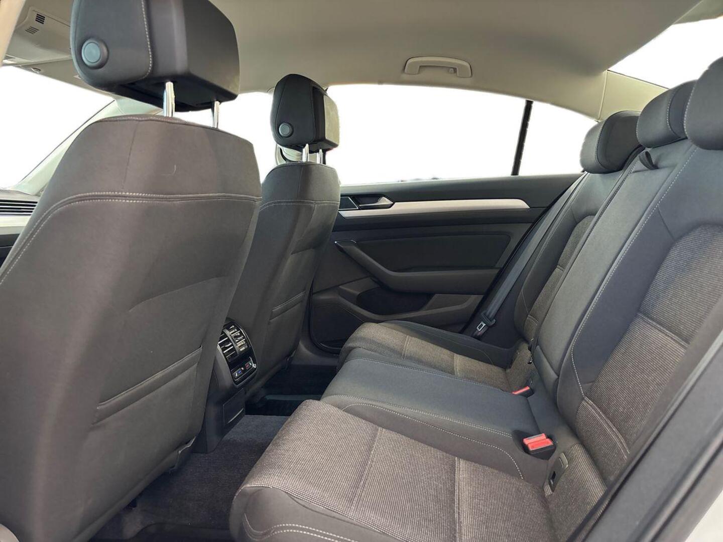 VOLKSWAGEN Passat 10