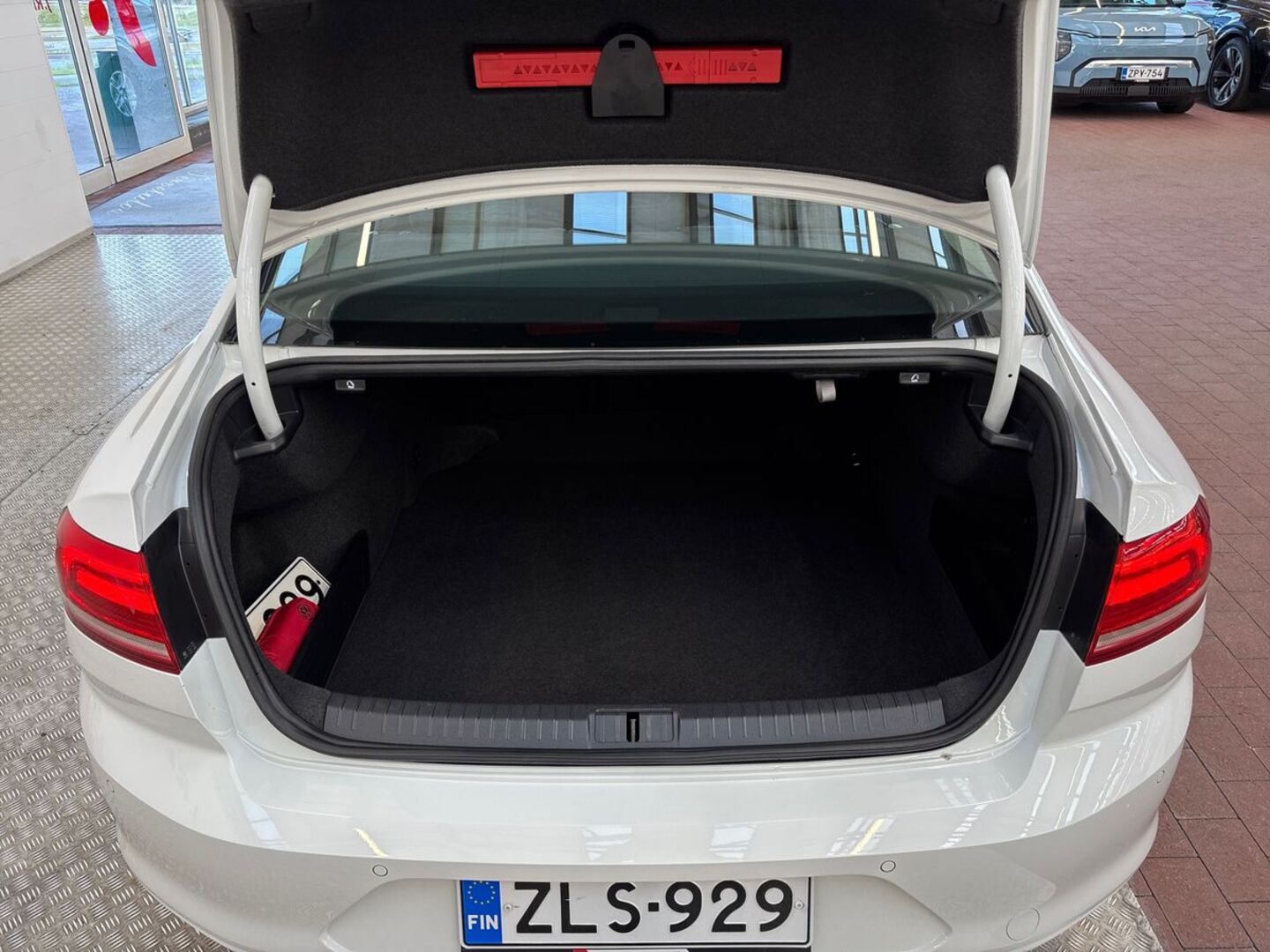 VOLKSWAGEN Passat 11