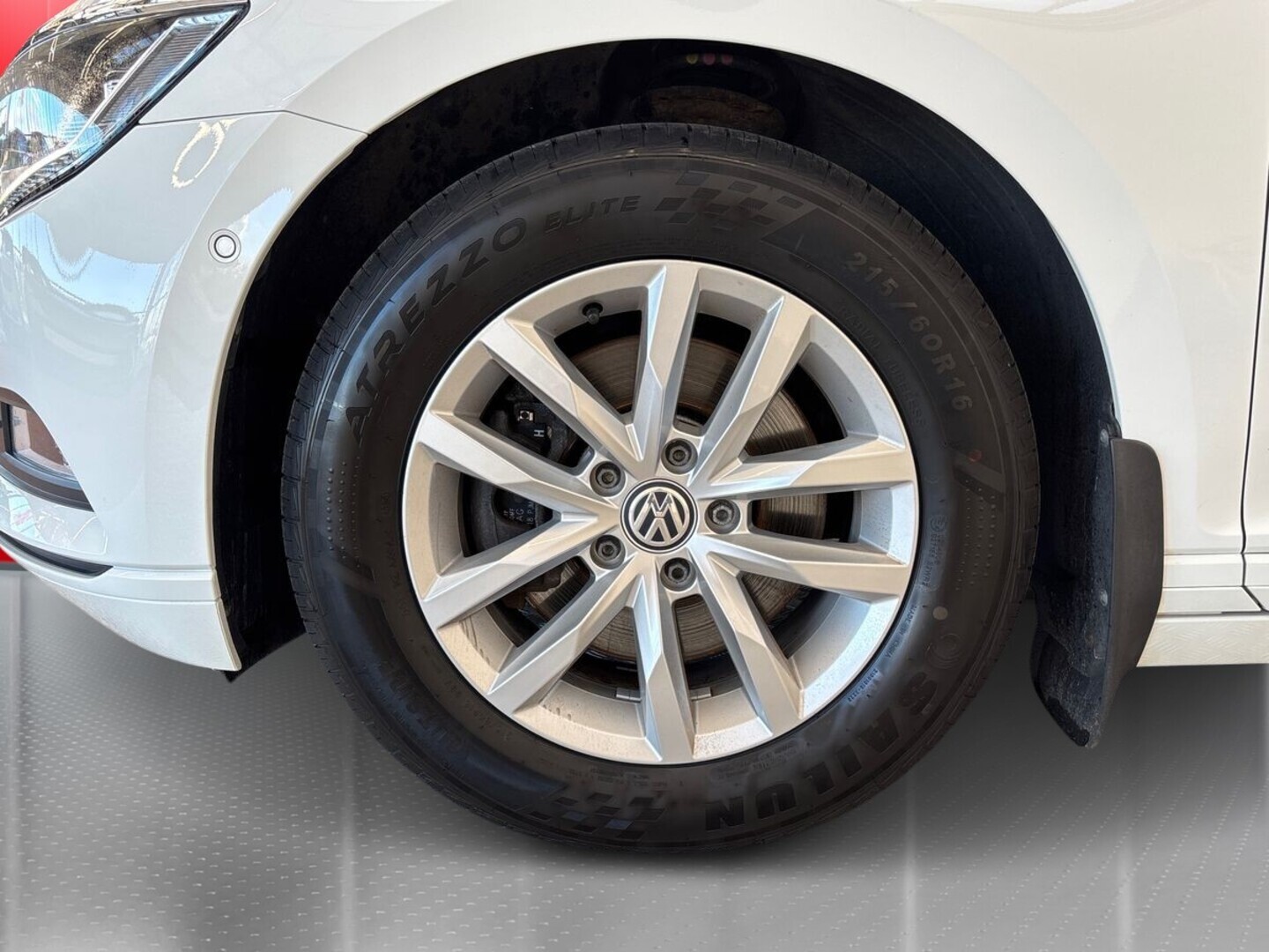 VOLKSWAGEN Passat 13