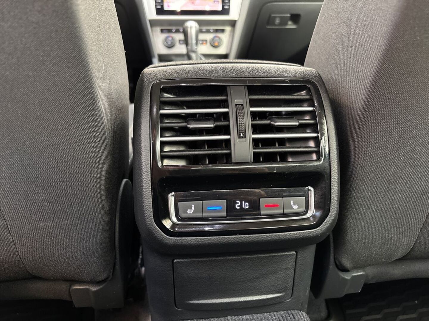VOLKSWAGEN Passat 17