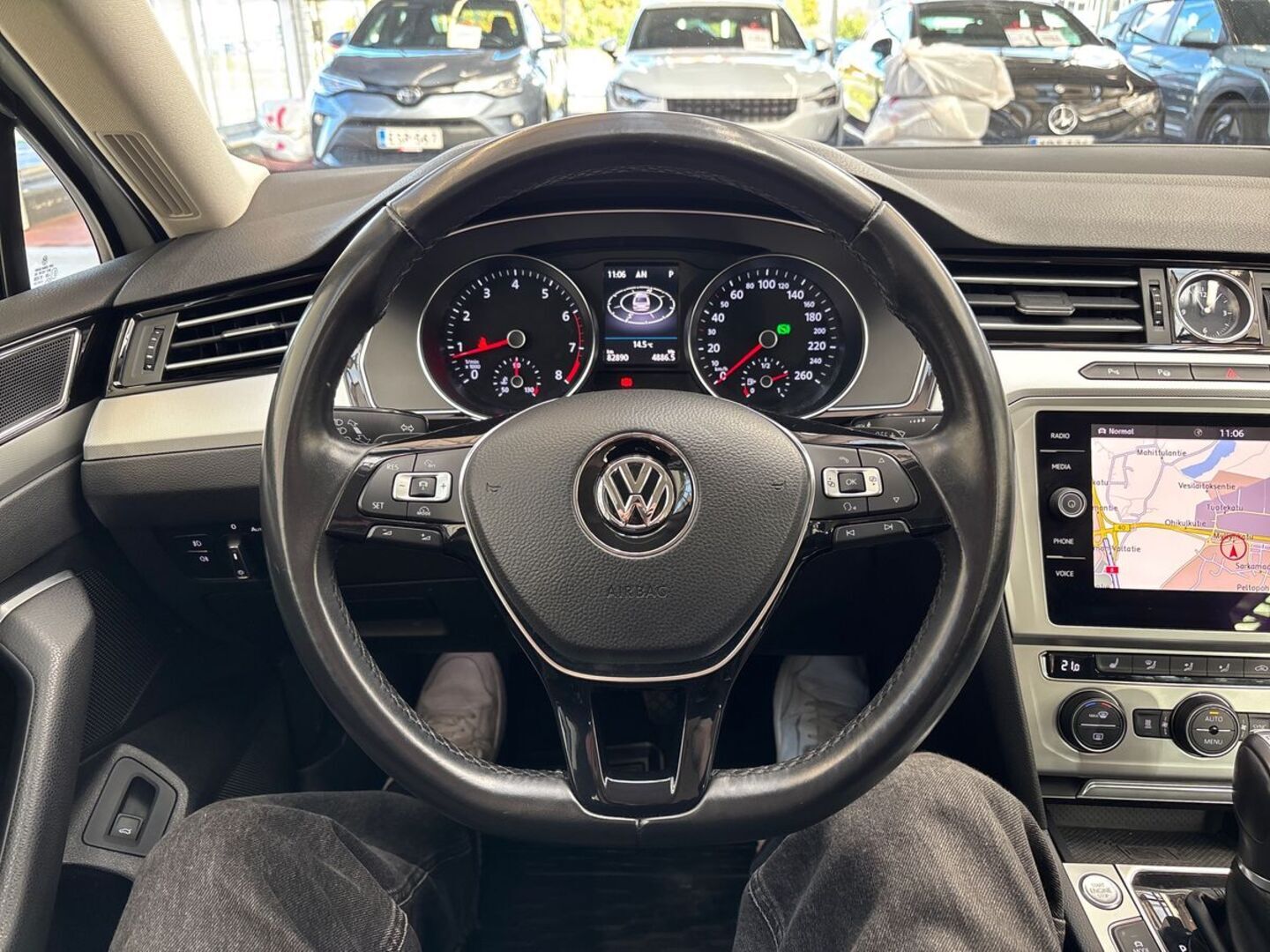 VOLKSWAGEN Passat 18