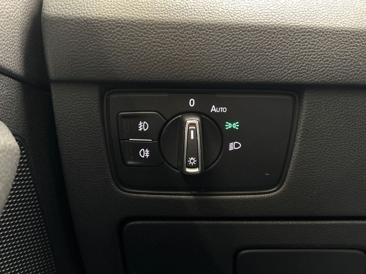 VOLKSWAGEN Passat 22