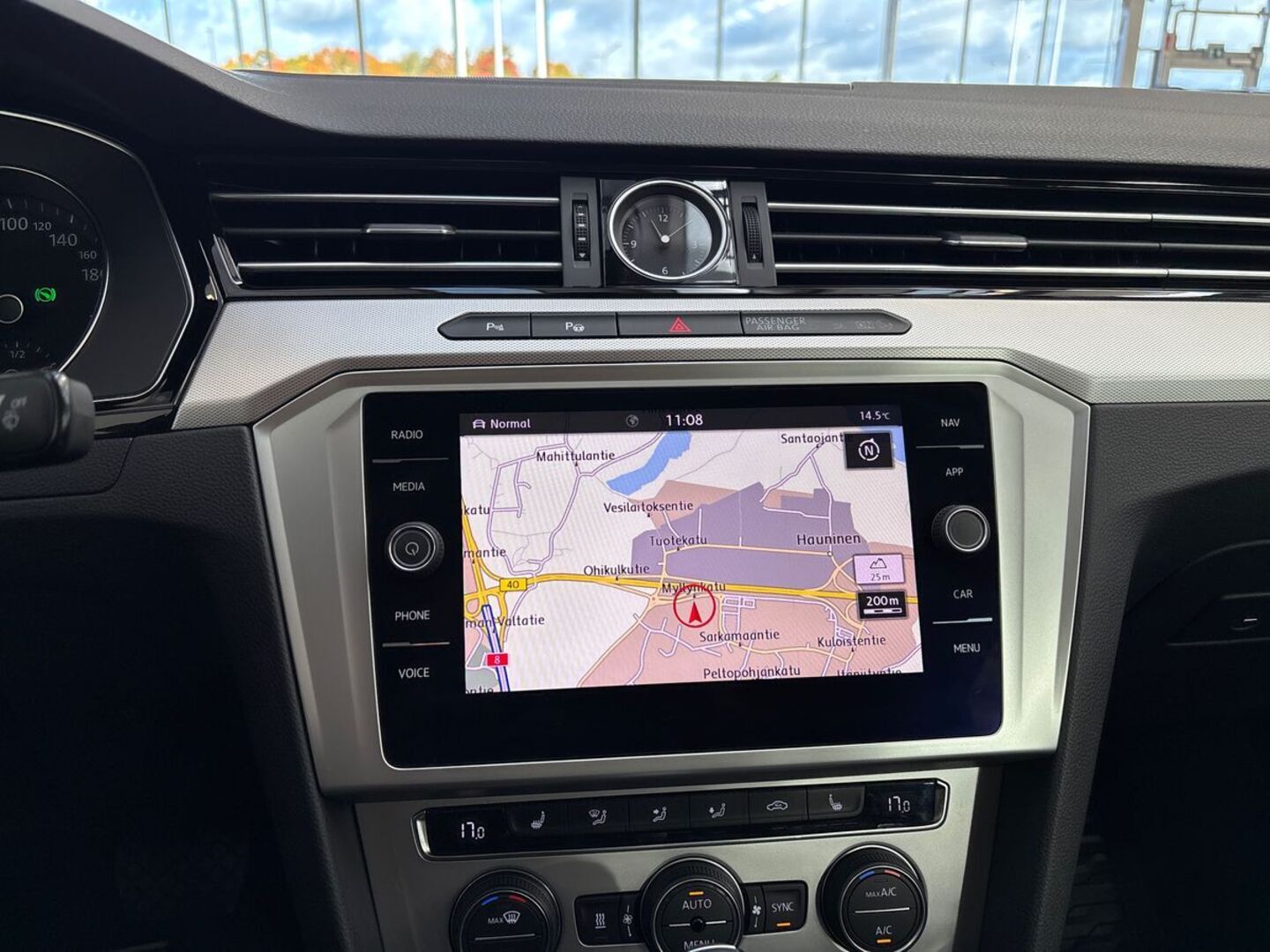VOLKSWAGEN Passat 26