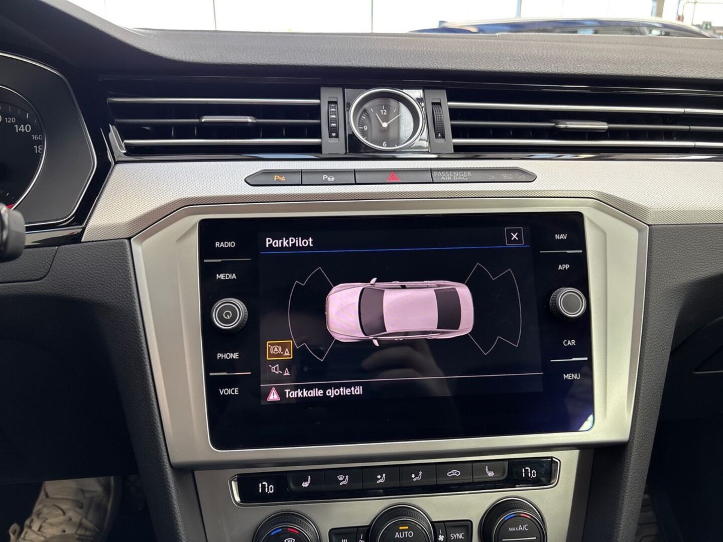 VOLKSWAGEN Passat 27