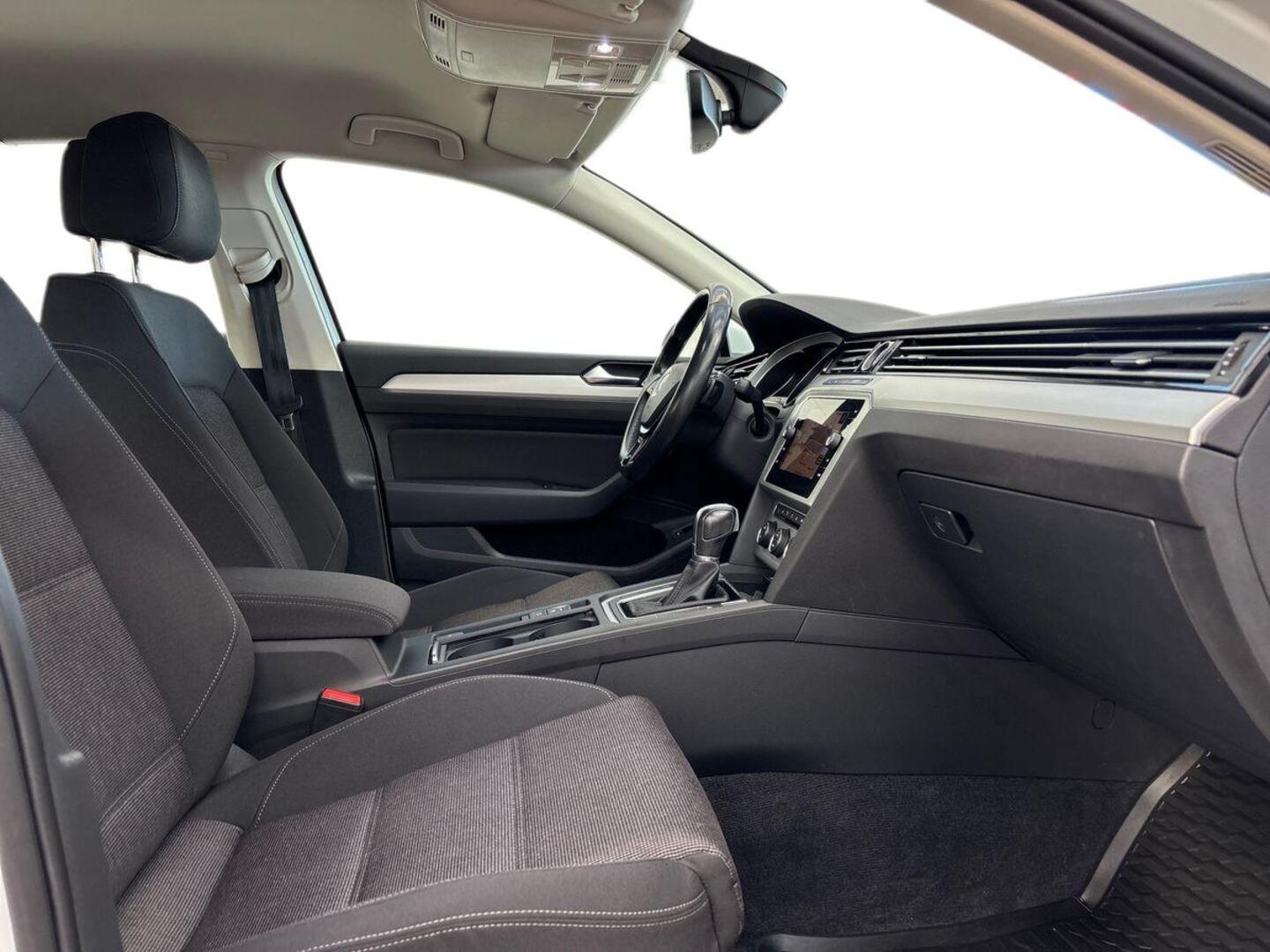 VOLKSWAGEN Passat 9