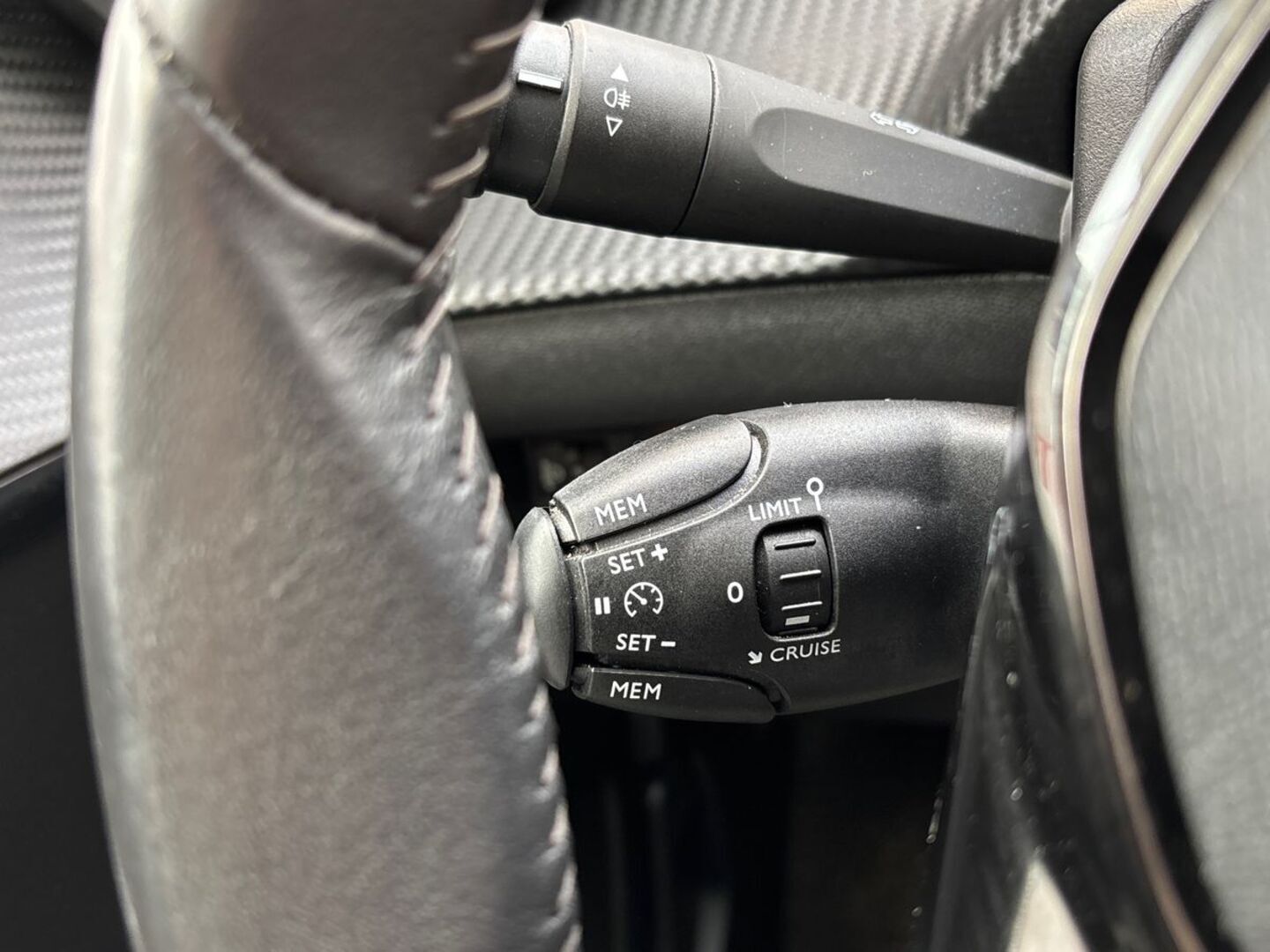 PEUGEOT 208 2022