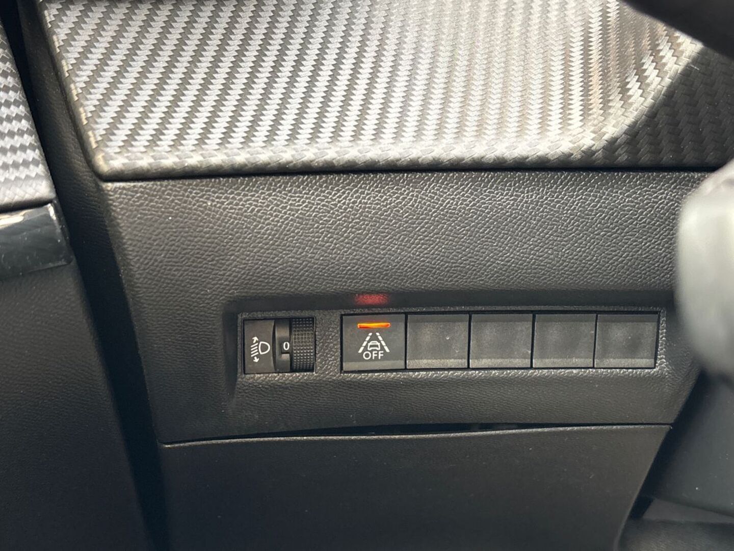 PEUGEOT 208 2022