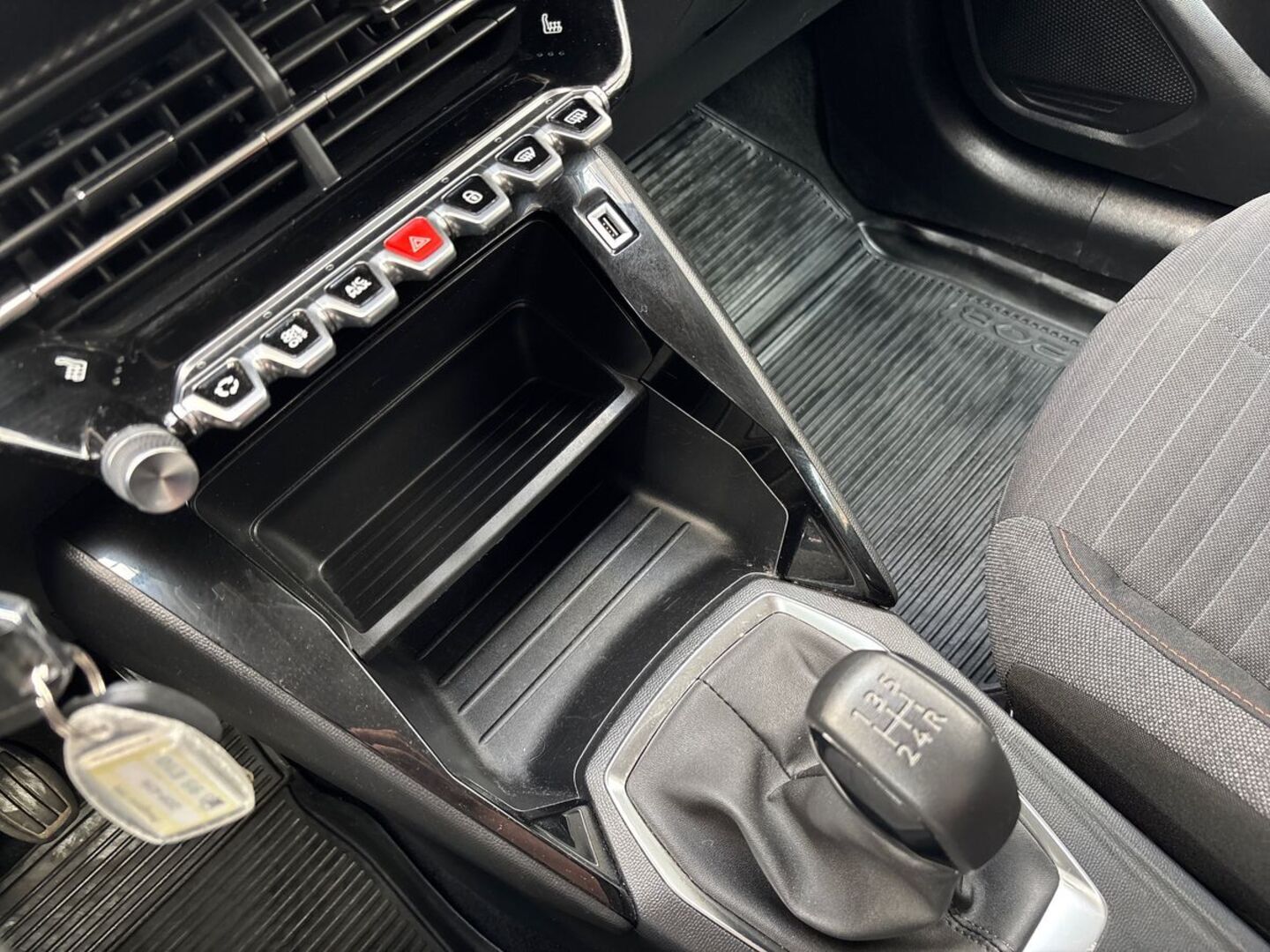 PEUGEOT 208 2022