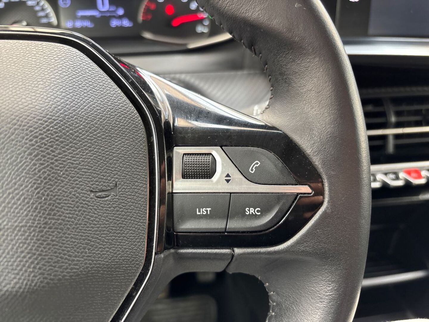 PEUGEOT 208 2022