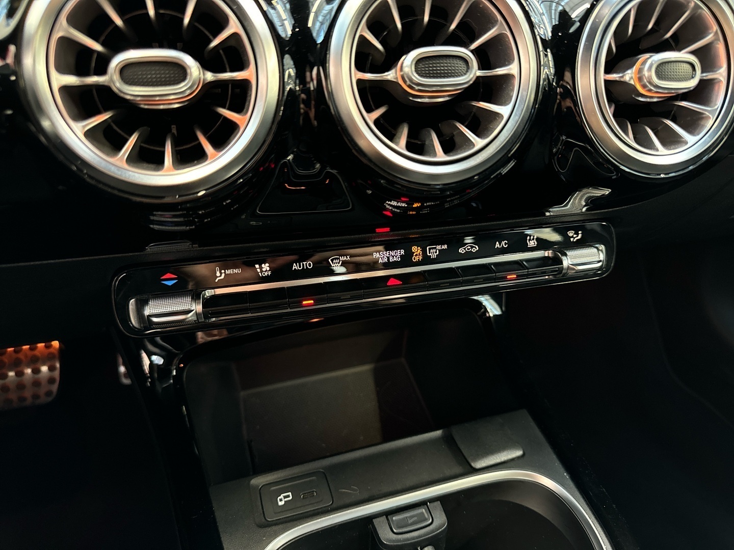 MERCEDES-BENZ A 2020