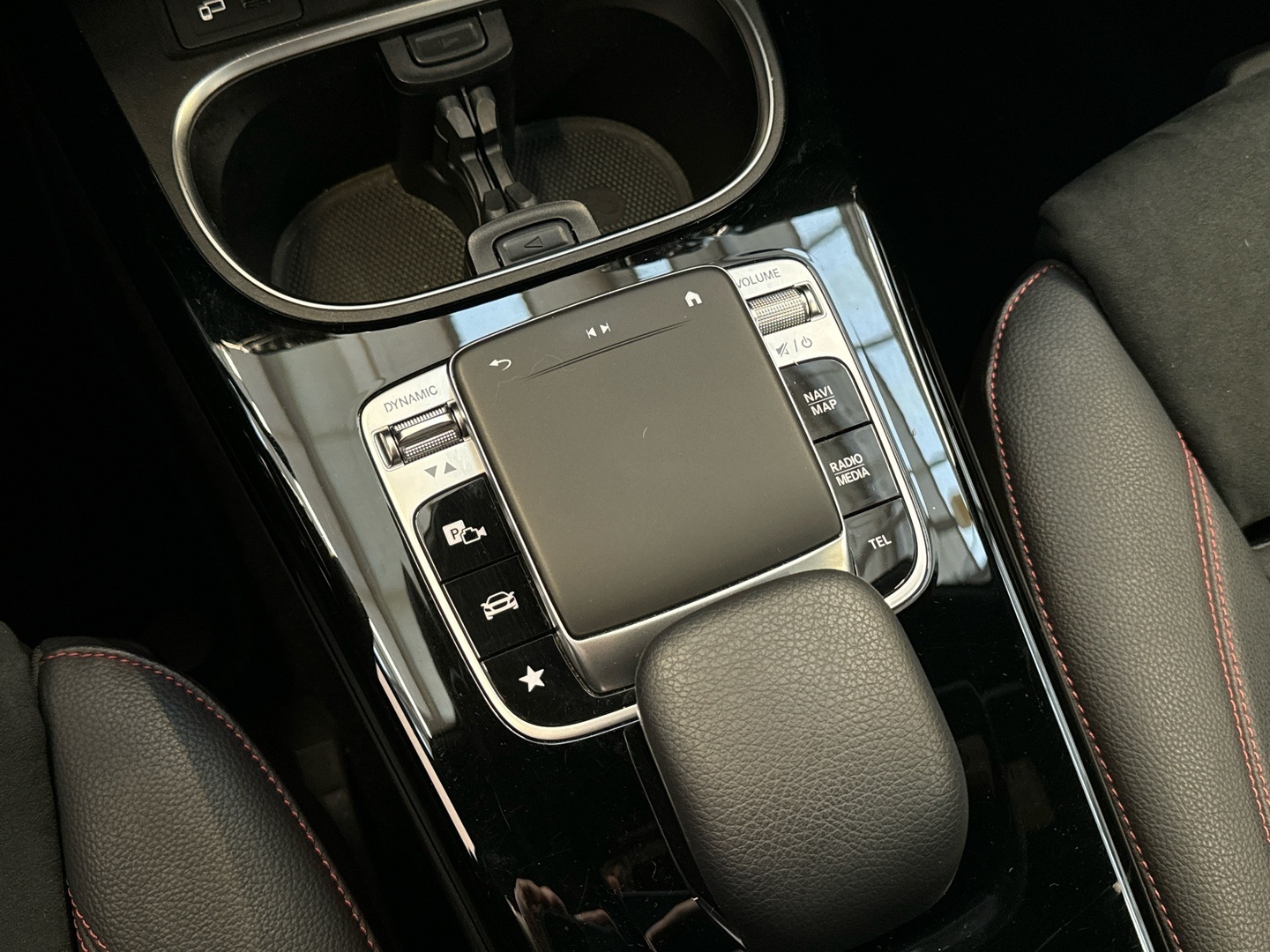 MERCEDES-BENZ A 2020