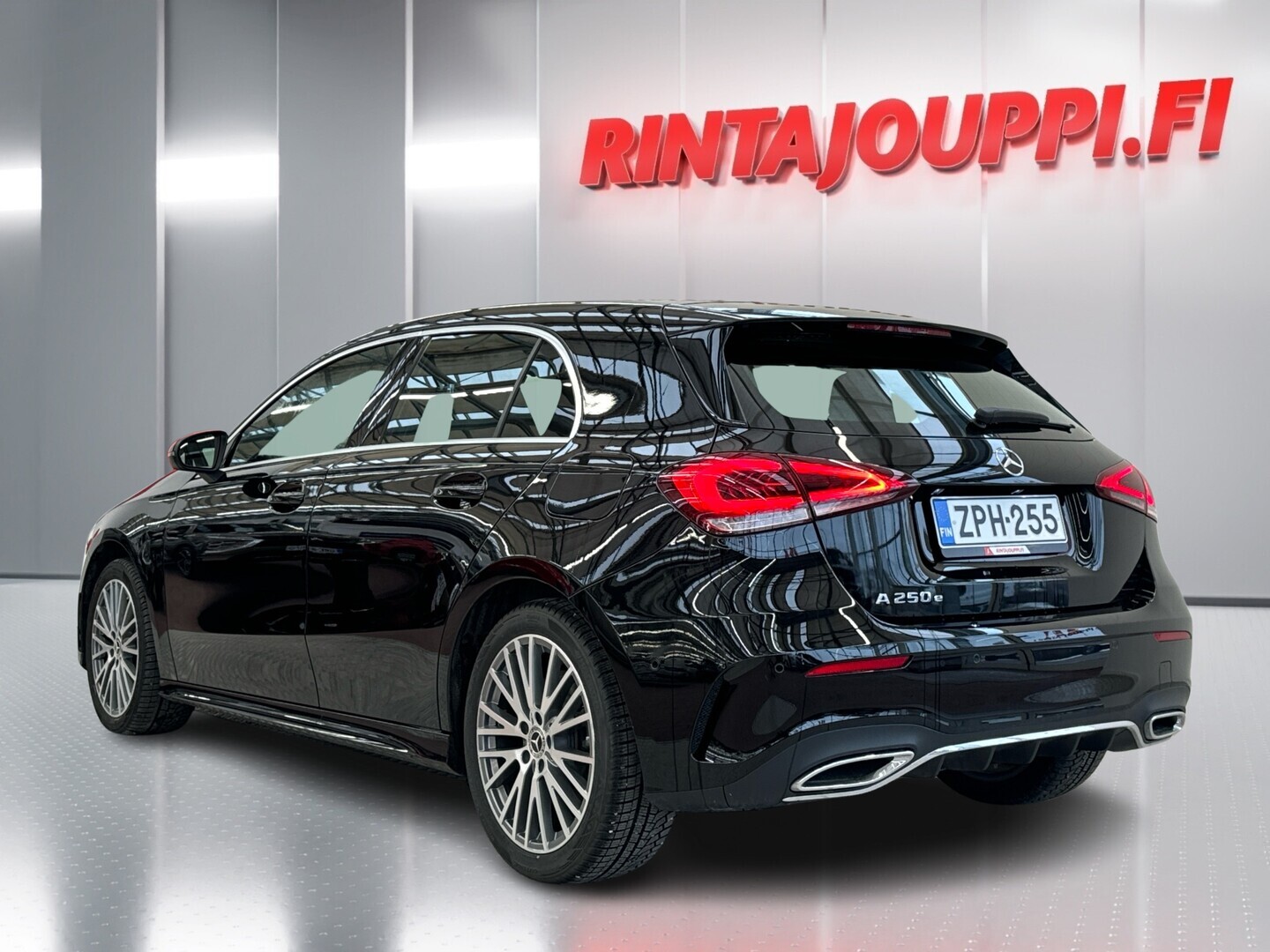 MERCEDES-BENZ A 2020