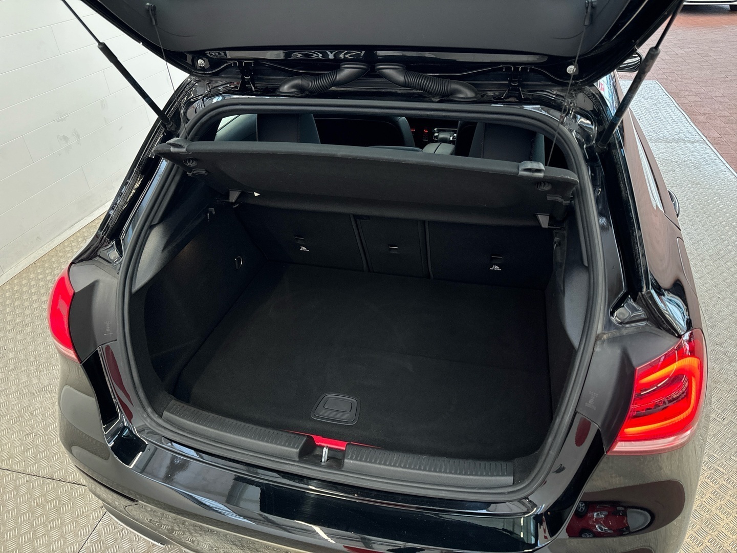 MERCEDES-BENZ A 2020