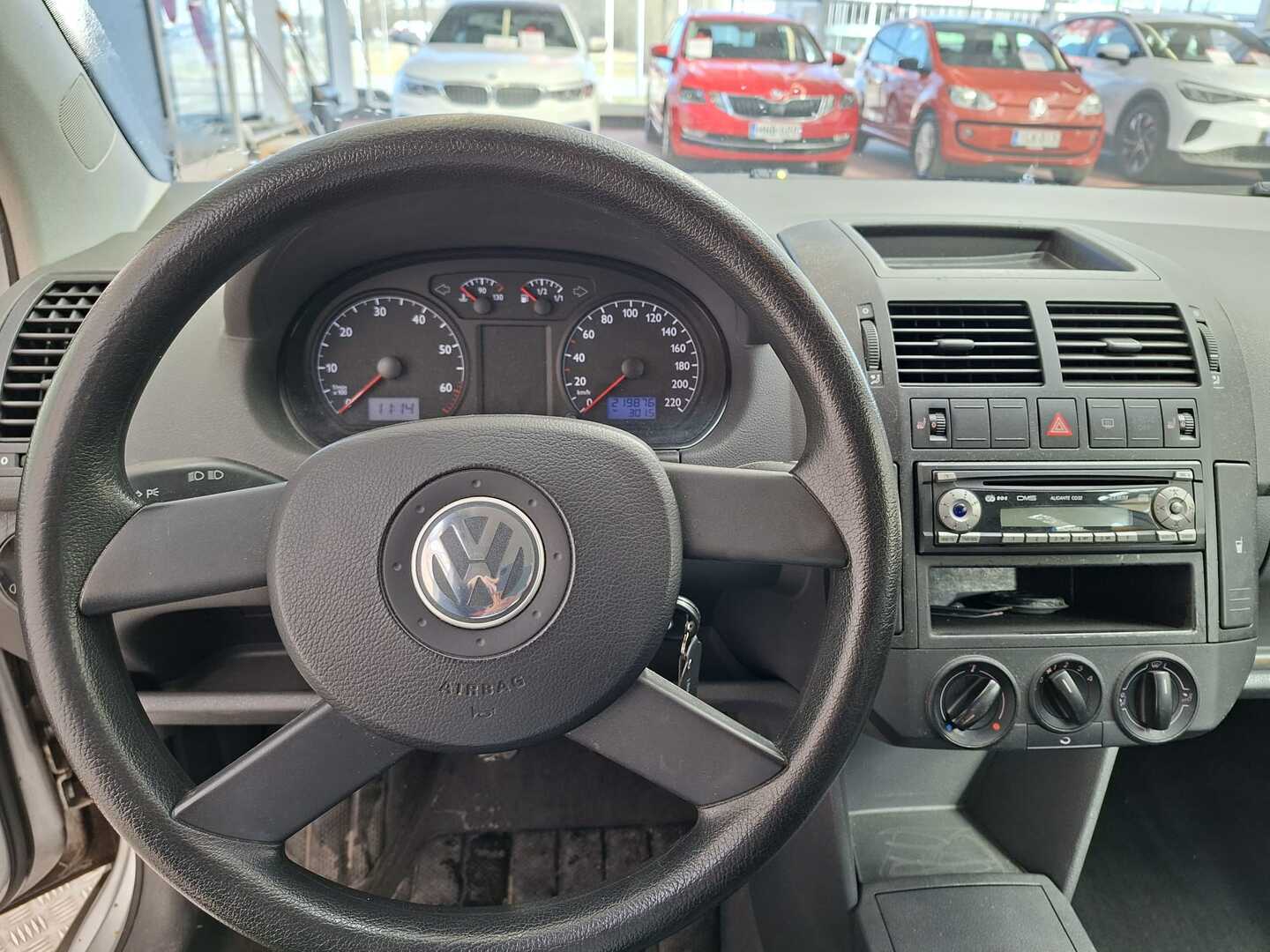 VOLKSWAGEN Polo 2003