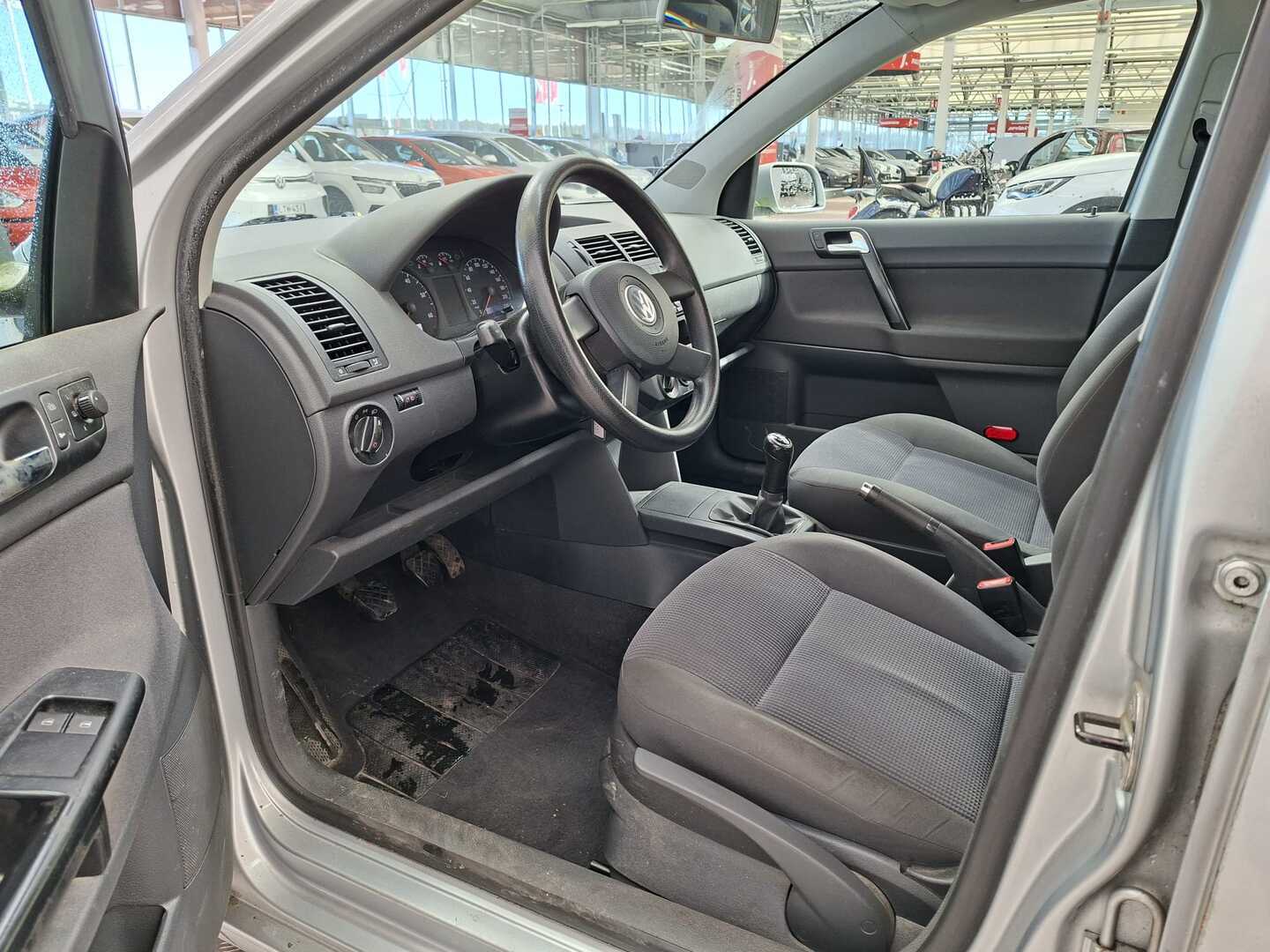 VOLKSWAGEN Polo 2003