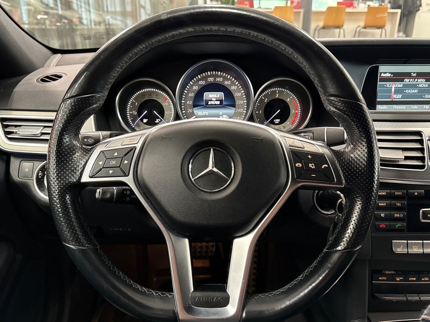 MERCEDES-BENZ E 22
