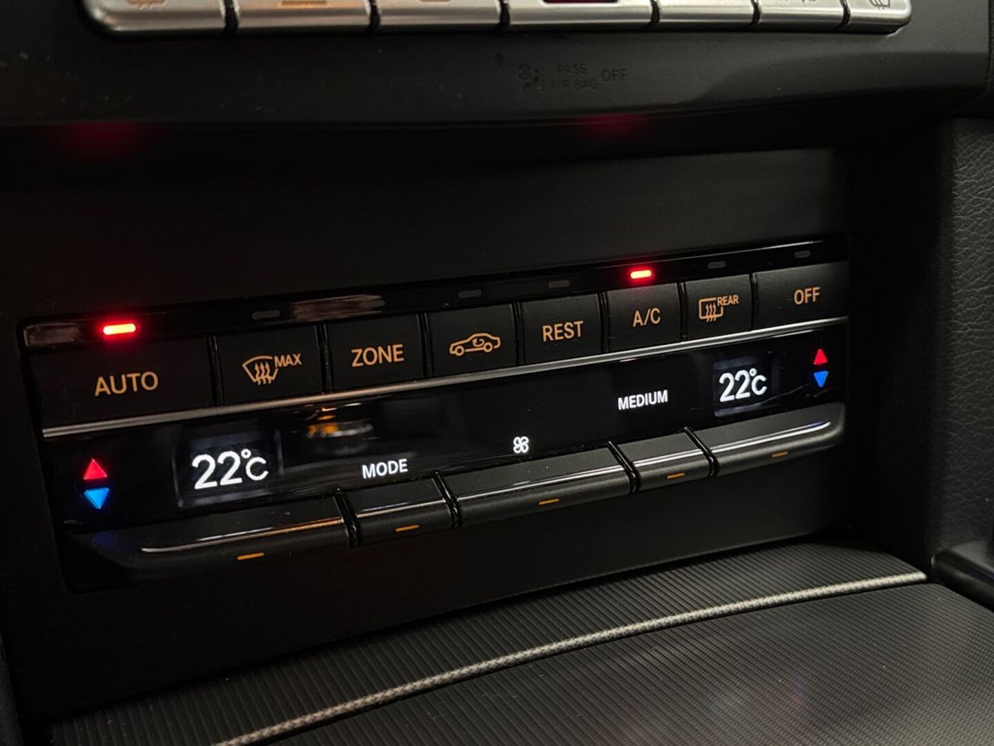 MERCEDES-BENZ E 28