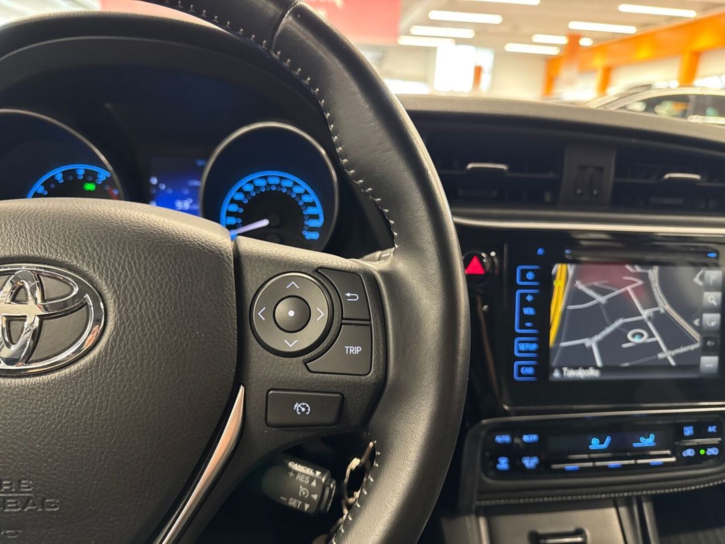 TOYOTA Auris 18