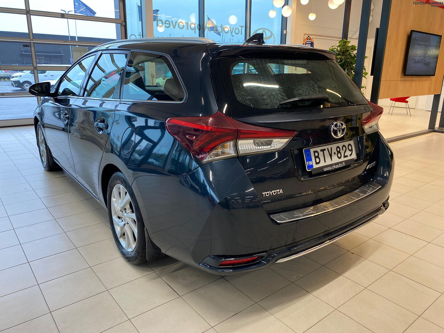 TOYOTA Auris 2016