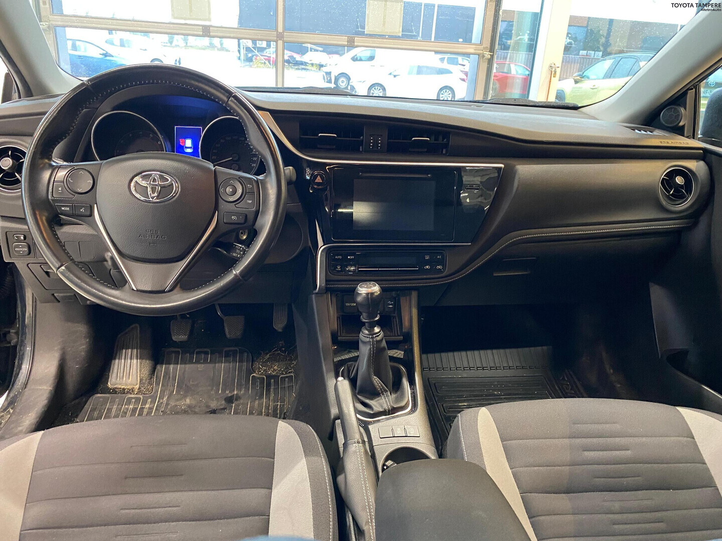 TOYOTA Auris 2016