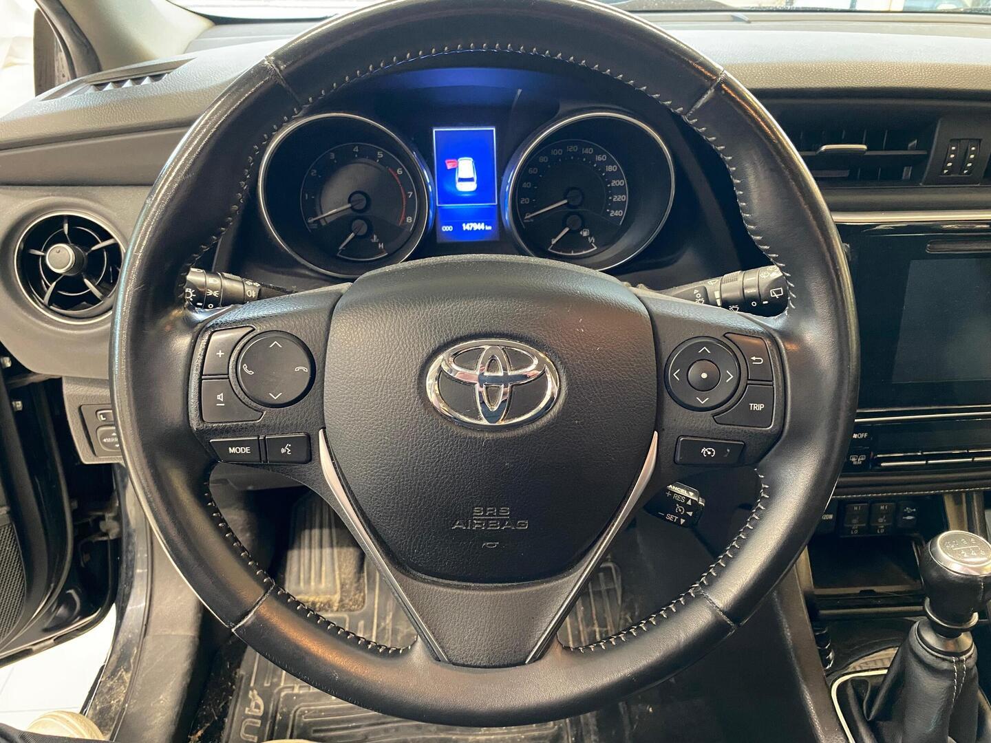 TOYOTA Auris 2016