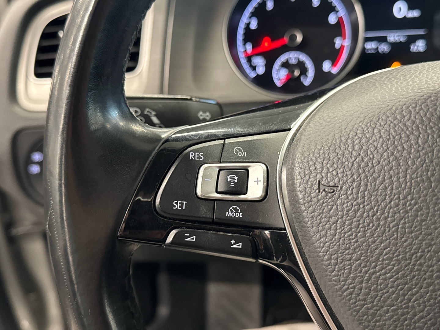 VOLKSWAGEN Golf 2015