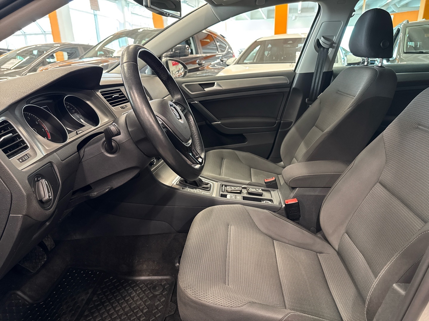 VOLKSWAGEN Golf 2015