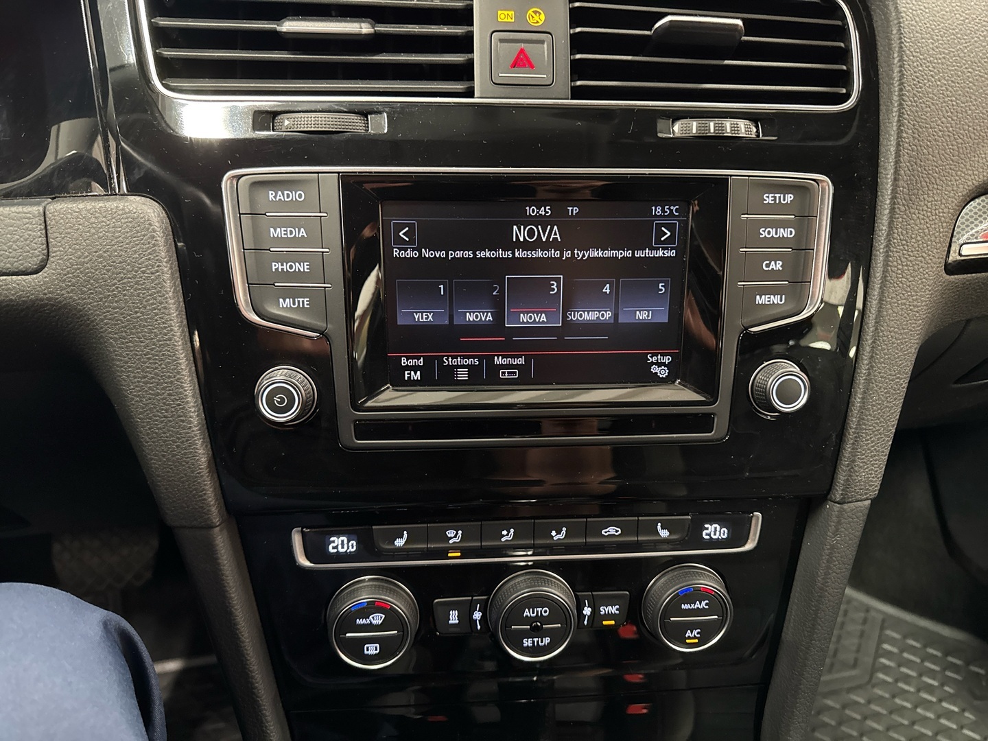 VOLKSWAGEN Golf 2014