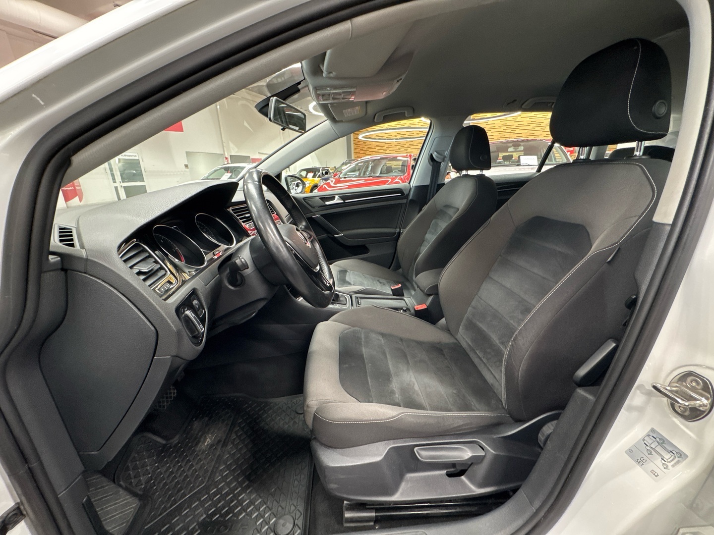 VOLKSWAGEN Golf 2014