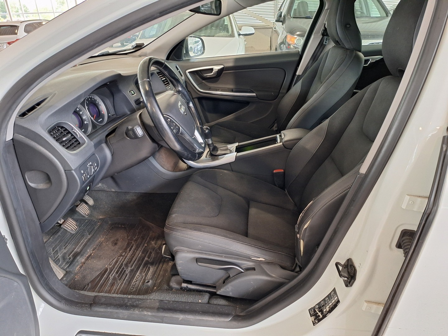 VOLVO V60 2012