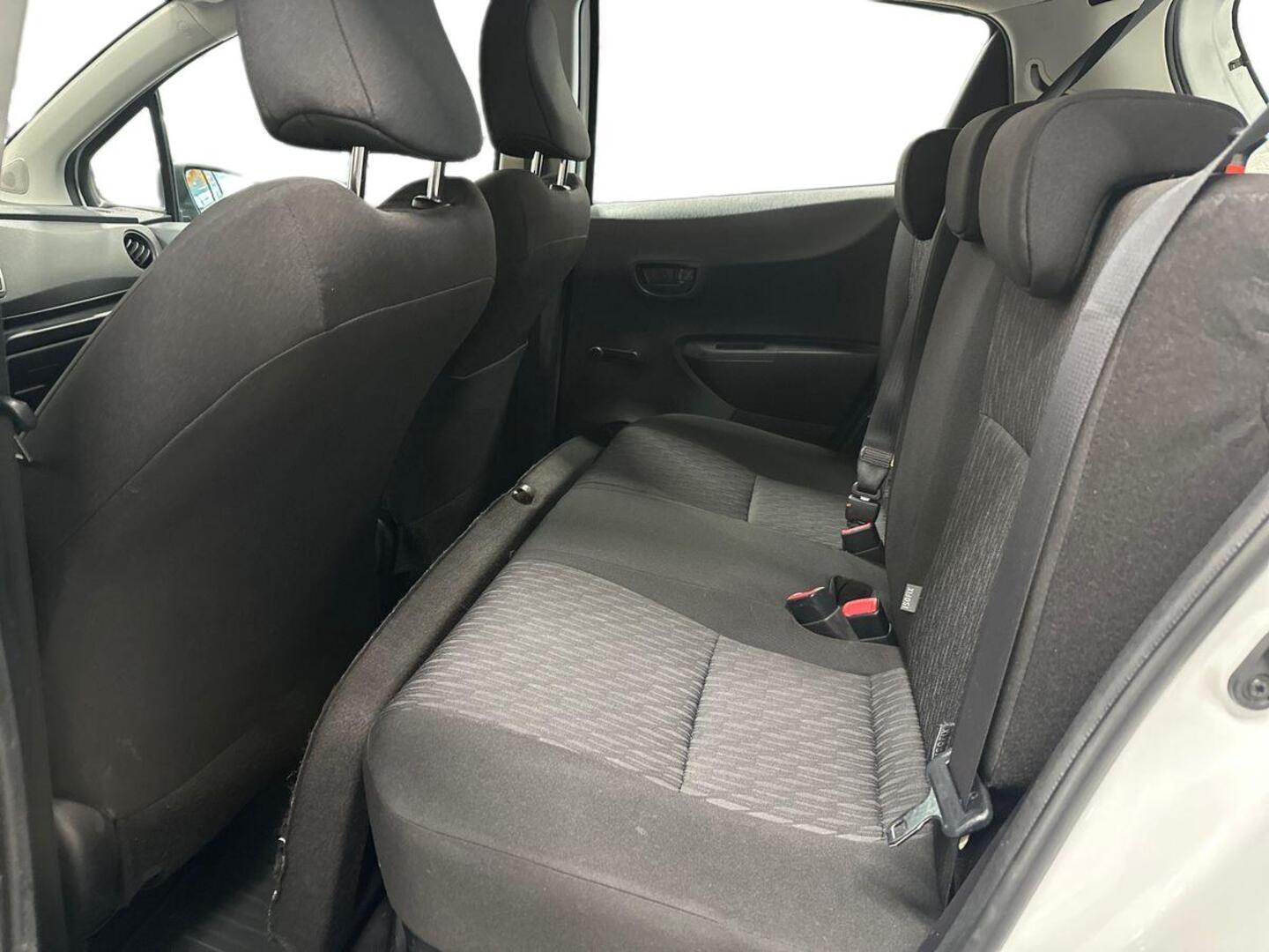 TOYOTA Yaris 10