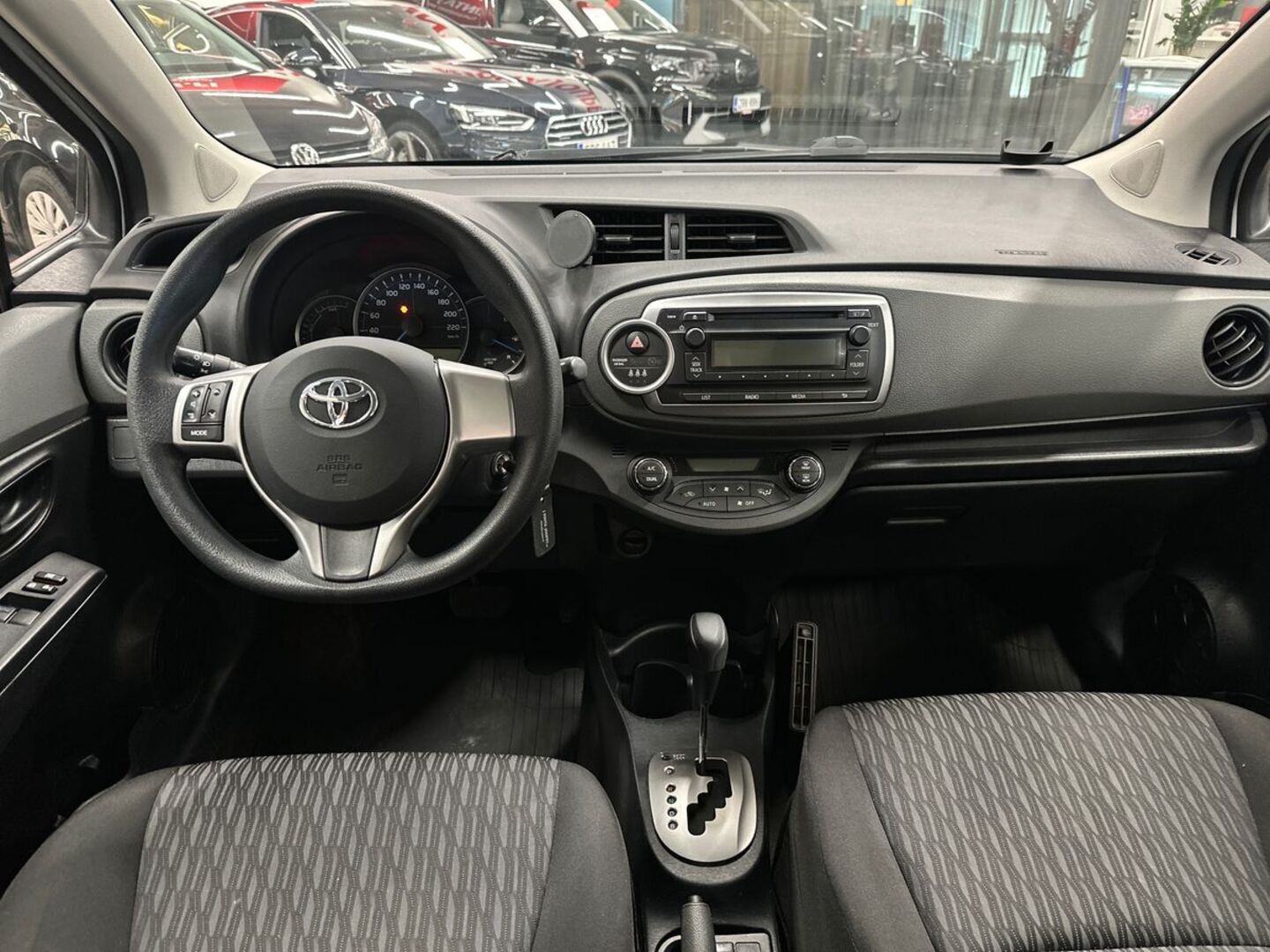 TOYOTA Yaris 15