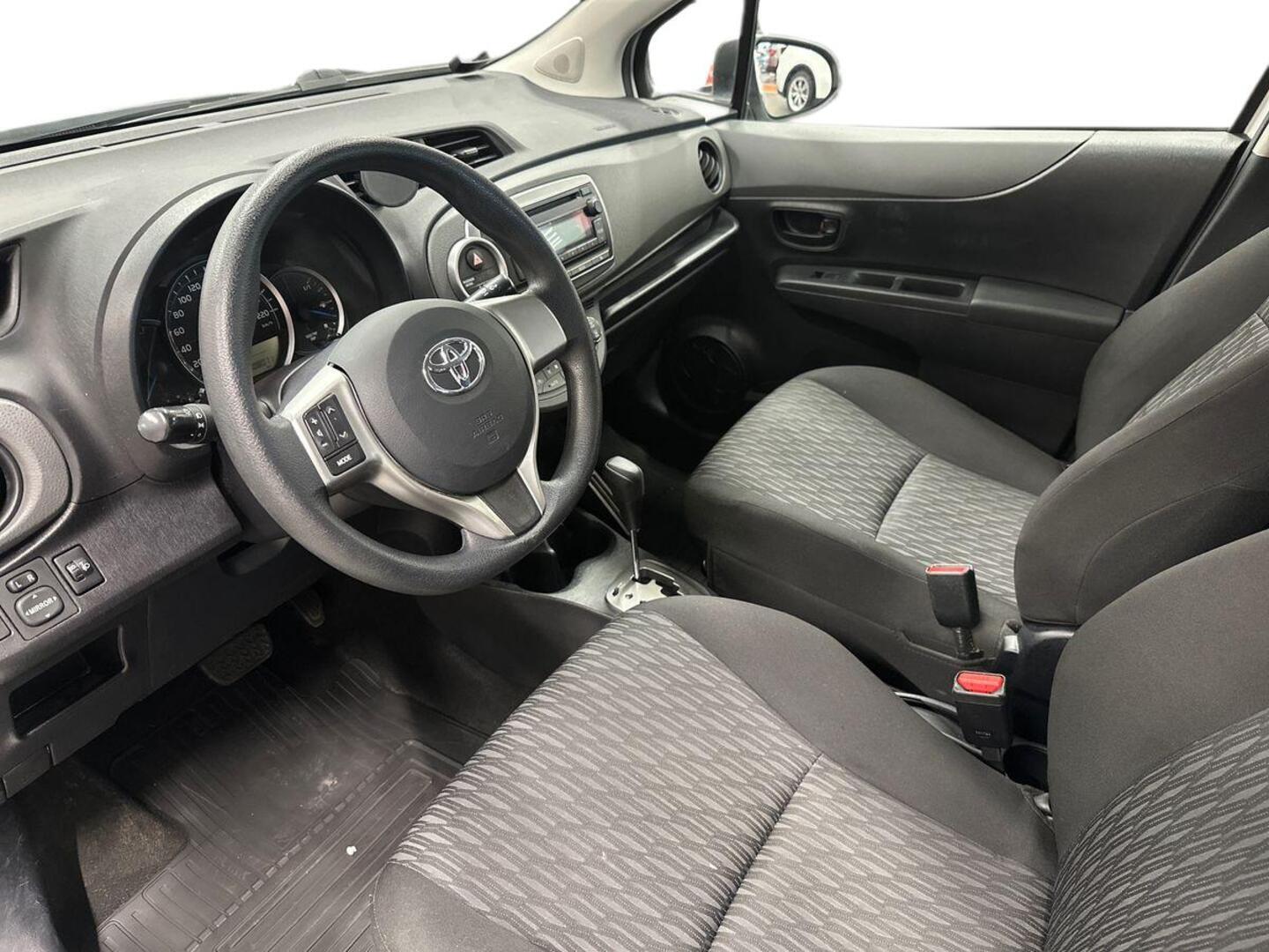TOYOTA Yaris 7