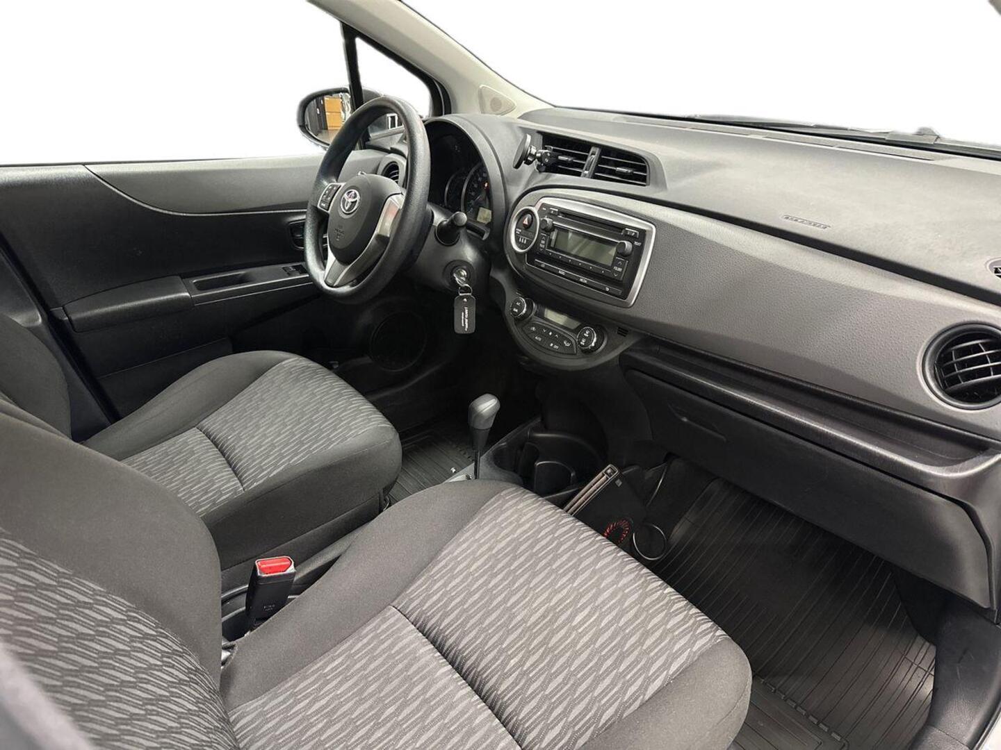 TOYOTA Yaris 9