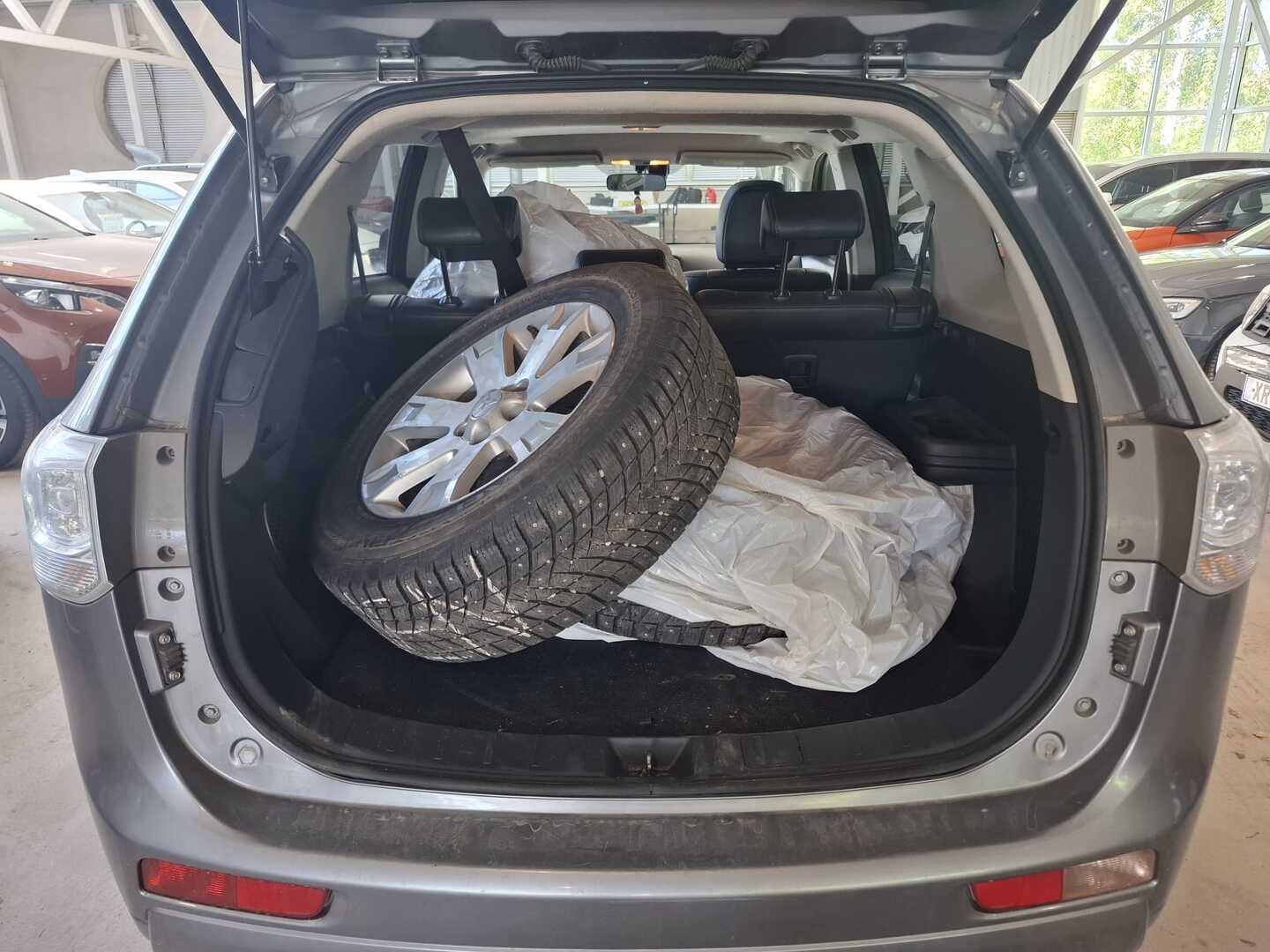 MITSUBISHI Outlander PHEV 2013