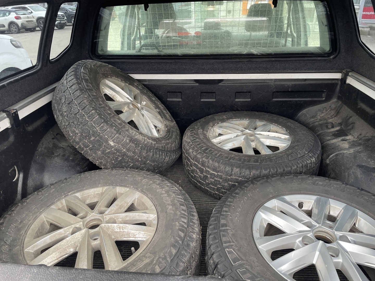 VOLKSWAGEN Amarok 2015