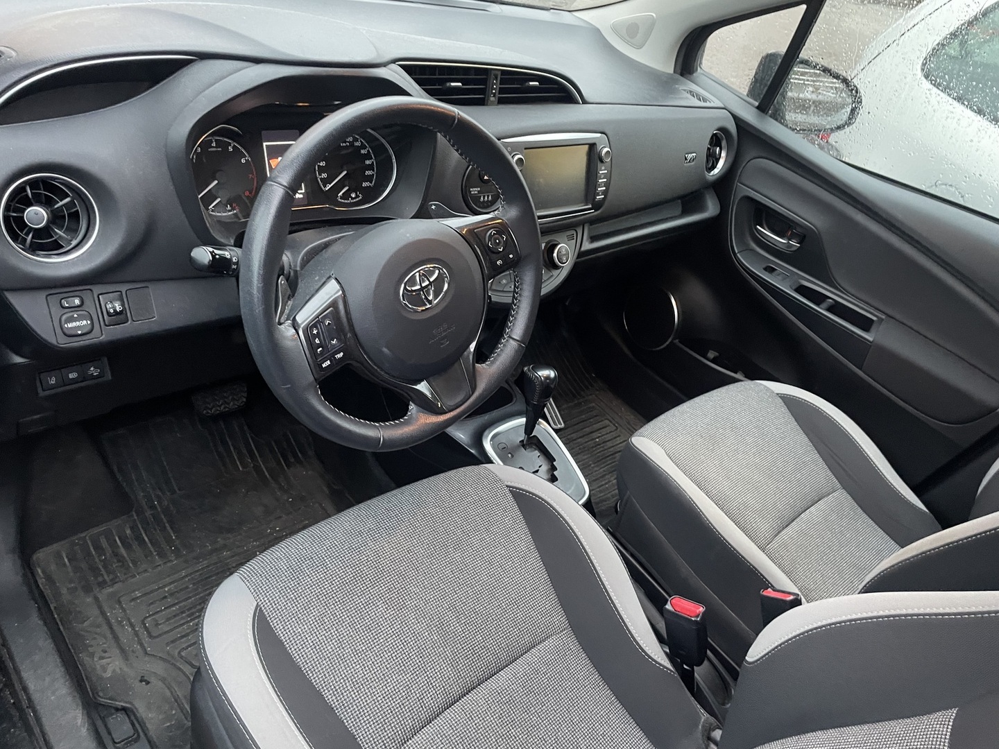 TOYOTA Yaris 2019